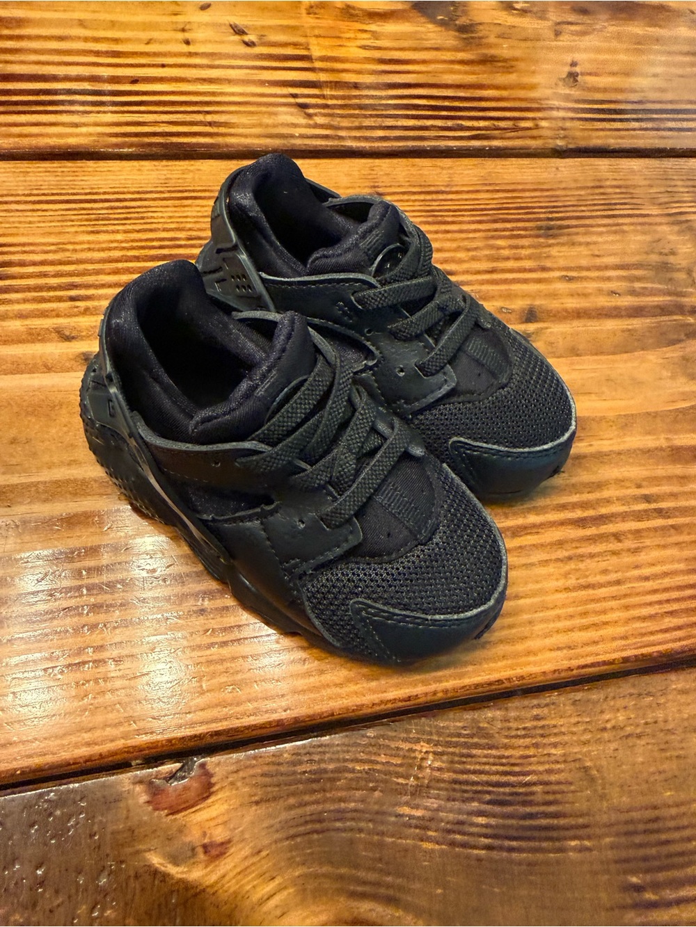 Nike huaraches 6c Kids Black Lightweight Athletic Sneakers